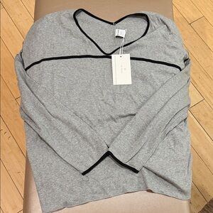 Elegant Gray V-Neck Long Sleeve Top